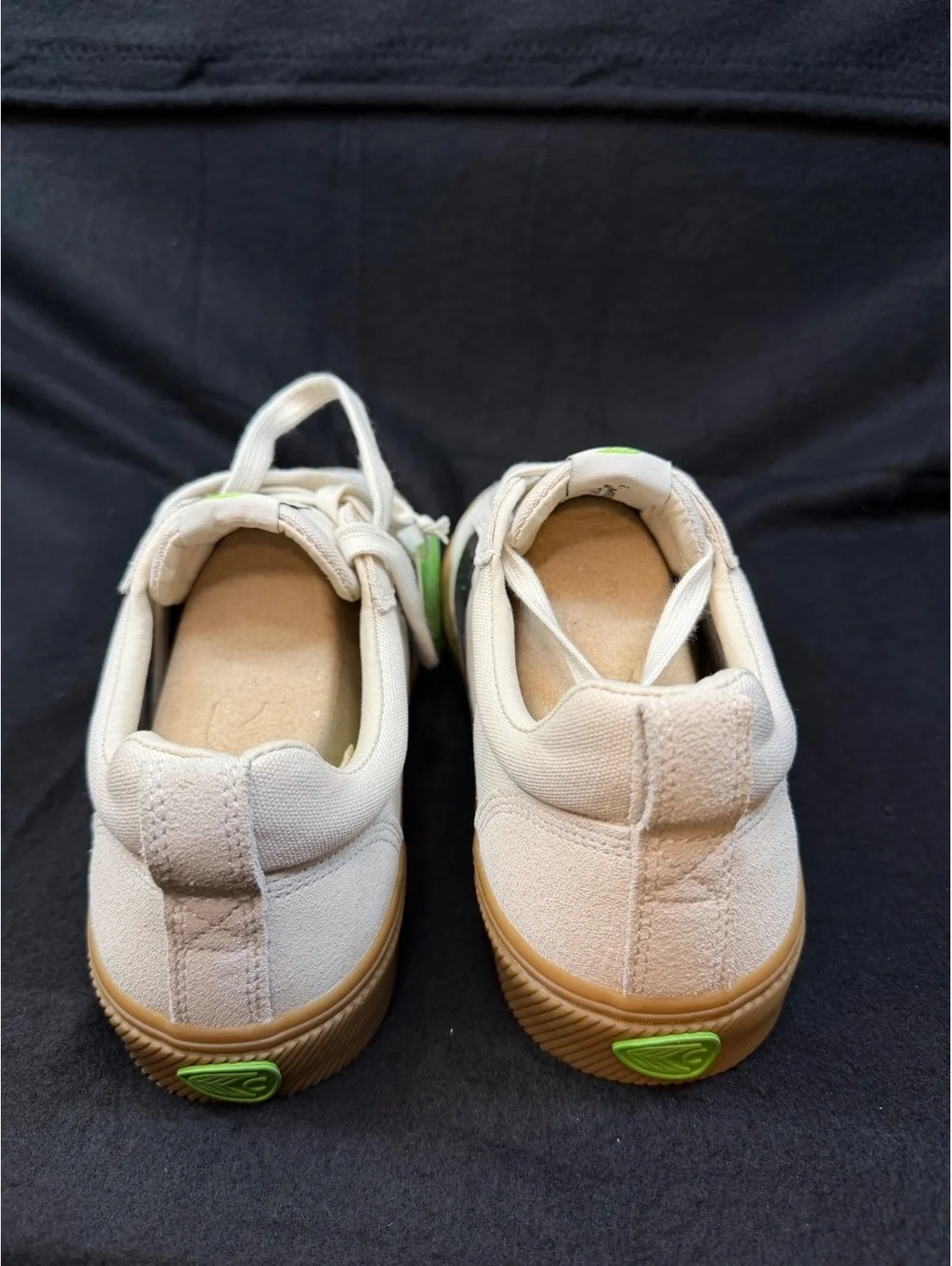 Cariuma men’s size 9 Skate Gum Vintage White Suede and Canvas Sneakers with 9.
